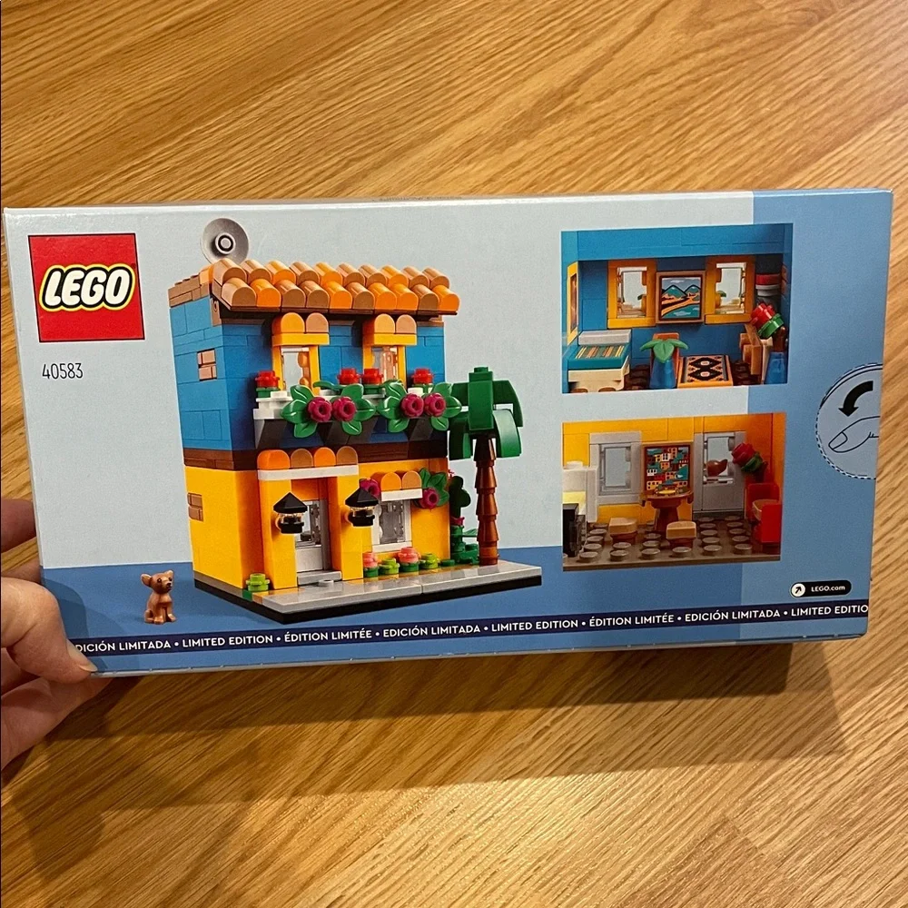 LEGO #40583 Houses of the World 1 - Picture 2 of 6